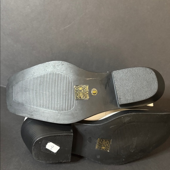 White and Black Western Boots - Picture 9 of 12